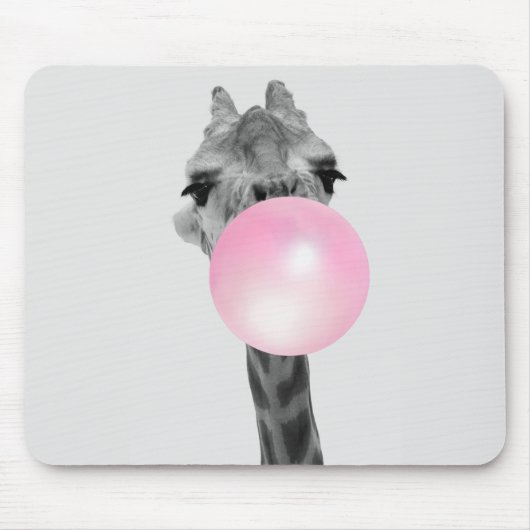 Funny Black and White Giraffe mit Blubble Gum Mousepad (Vorne)