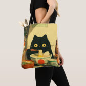 Funny Black Cat Eating Ramen Tasche (Von Nahem)