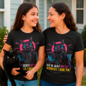 Funny Black Cat. Frag mir über mein Katzenangebot T-Shirt