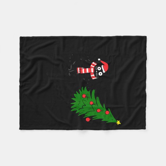 Funny Black Cat Gift Pushing Christmas Tree Over C Fleecedecke (Vorderseite (Horizontal))
