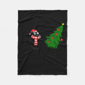 Funny Black Cat Gift Pushing Christmas Tree Over C Fleecedecke (Vorderseite)