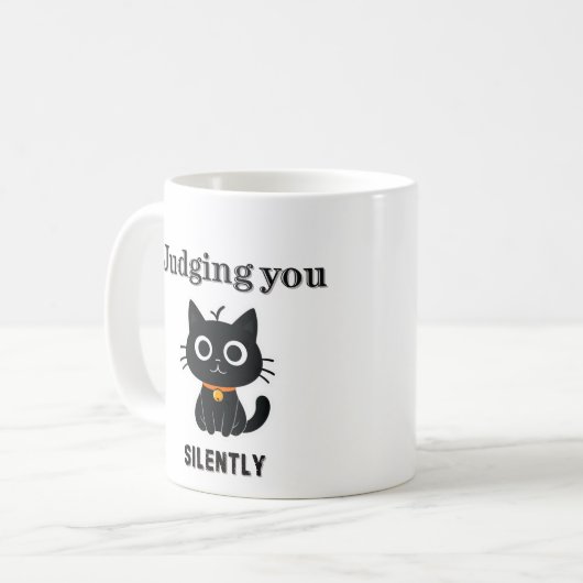 Funny Black Cat "Juding You Silently" Sarcastic Kaffeetasse (Vorderseite Links)