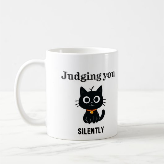 Funny Black Cat "Juding You Silently" Sarcastic Kaffeetasse (Links)