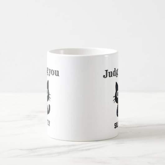 Funny Black Cat "Juding You Silently" Sarcastic Kaffeetasse (Mittel)