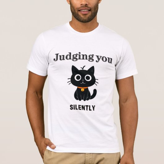 Funny Black Cat "Juding You Silently" Sarcastic T-Shirt (Vorderseite)