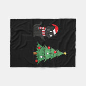 Funny Black Cat Pushing Christmas Tree Over Cat Wh Fleecedecke (Vorderseite (Horizontal))