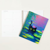 Funny Black Cat Schwimmen im Teich | Quirky Art Planer (Anzeige)