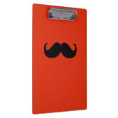 Funny Black Mustache auf Orange Red Background Klemmbrett (Rechts)