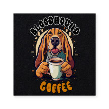 Funny Bloodhound trinkt Kaffee