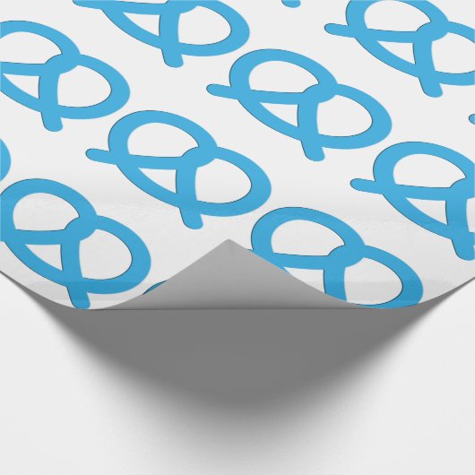 Funny Blue Pretzel Pattern Deutsches Oktoberfest Geschenkpapier (Ecke)