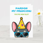 Funny Blue Tan French Bulldog Frenchie Birthday Ca Karte<br><div class="desc">Wenn Sie jemanden kennen, der französische Bullhunde Lieben hat und einen guten Spaß hat, ist diese lustige Geburtstagskarte ideal, um sie an ihrem besonderen Tag zu schicken. Das Design zeigt einen blauen und blassfarbenen französischen Bulldoggen im Stil eines Cartoon, der einen Party-Hut und eine Sonnenbrille trägt, mit der Aufschrift "Verzeih...</div>