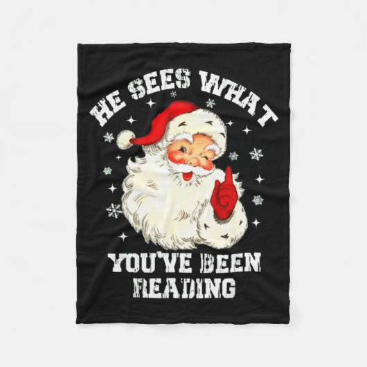 Funny Bookish Christmas He Sees What Youve Been Re Fleecedecke (Vorderseite)