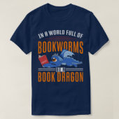 Funny Bookworm Mythical Creature Reading Book Drag T-Shirt (Design vorne)