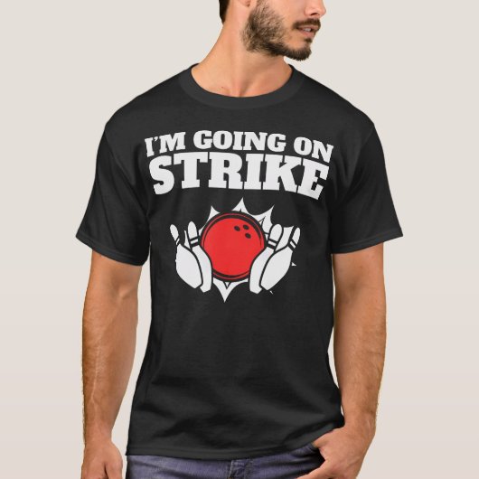 Funny Bowling Pun I'M Going On Strike T-Shirt (Vorderseite)