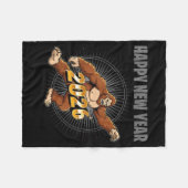 Funny Boys Nye Outfit, Mens Bigfoot Happy New Year Fleecedecke (Vorderseite (Horizontal))