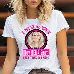 Funny Bride Junggeselinnen-Abschied T-Shirt<br><div class="desc">Feiern Sie die zukünftige Braut mit unserem Funny Bride Junggeselinnen-Abschied Shirt! Dieses spielerische und stilvolle Shirt zeichnet sich durch ein unterhaltsames Design aus, das mit dem Foto der Braut perfekt abgestimmt ist. Es ist das ideale Kleid für die Brautjungfrauen, die Trauzeugin und all ihre nächsten Freunde. Dieses moderne Design ist...</div>