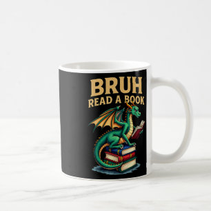 Funny Bruh las einen Buchdrachen, der den Buchlehr Kaffeetasse