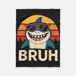 Funny Bruh Shark mit Sungles Meme Fleecedecke