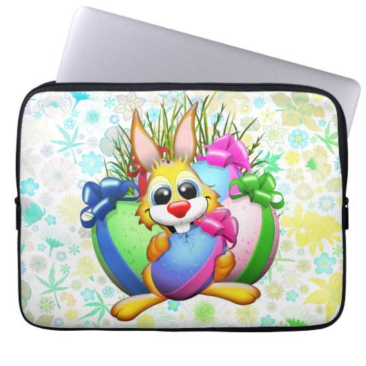 Funny Bunny biting an Easter Egg Laptopschutzhülle (Vorderseite)