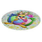 Funny Bunny biting an Easter Egg Schneidebrett (Ecke)