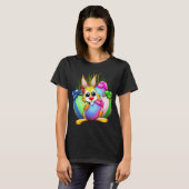 Funny Bunny biting an Easter Egg T-Shirt (Vorne ganz)