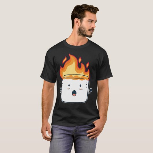 Funny Burning Marshmallow Camping T-Shirt (Vorne ganz)