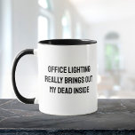 Funny Büro Humor Coworker Zurück an die Arbeit Tasse<br><div class="desc">Leuchtstofflampen   Arbeitsspannung = diese Tasse. "Bürobeleuchtung bringt meine Toten wirklich hervor." Ein Muss für sarkastische Bürokrieger,  Mitarbeiter oder alle,  die es kaum durch die 9:5-Welle schaffen!</div>