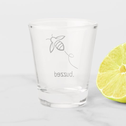 Funny Buzzed Bumble Bee Schnapsglas (Rückseite)