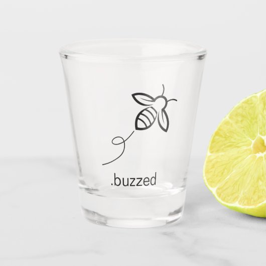 Funny Buzzed Bumble Bee Schnapsglas (Vorderseite)