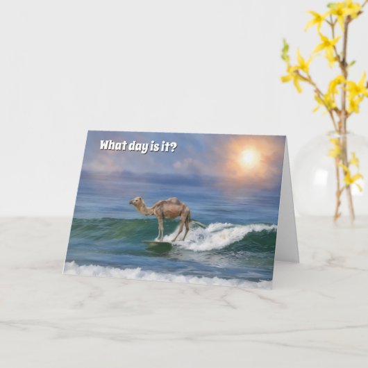 Funny Camel Surfing in the Ocean Birthday Card Karte (Gelbe Blume)