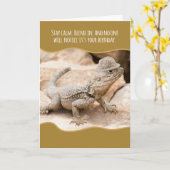 Funny Camouflaged Lizard in einem Tweed Hat Geburt Karte (Gelbe Blume)