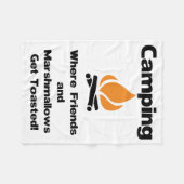 Funny Camping Sprichwort mit Marshmallows und Freu Fleecedecke (Vorderseite (Horizontal))