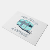 Funny Camping Wir schlafen um RV herum Fußmatte (Schrägansicht)