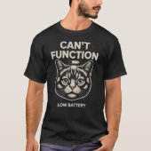 Funny “Can’t Function” Low Battery Cat Minimalist T-Shirt (Vorderseite)