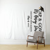 Funny Cap and Gown - Es geht über den Stand des Fo Wandteppich (Beispiel (Horizontal))