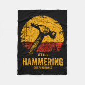 Funny Carpenter Still Hammering Out Punchlines Vin Fleecedecke (Vorderseite)