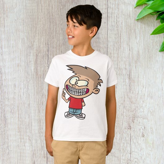 Funny Cartoon Boy mit Braces Smile T-Shirt