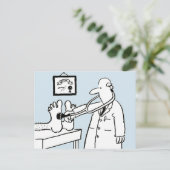 Funny Cartoon Doctor Using Stethoskop on Patient Postkarte (Stehend Vorderseite)