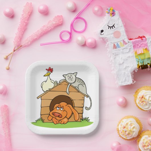 Funny Cartoon Dog Cat and Chicken on Doghouse Pappteller (Party)