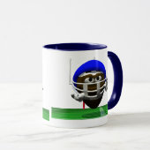 Funny Cartoon Football in einem Helm Tasse (VorderseiteRechts)