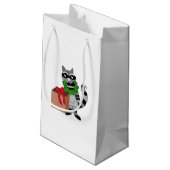 Funny Cartoon Raccoon mit Present Kleine Geschenktüte (Rückseite Schrägansicht)
