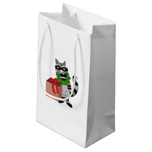 Funny Cartoon Raccoon mit Present Kleine Geschenktüte (Rückseite Schrägansicht)