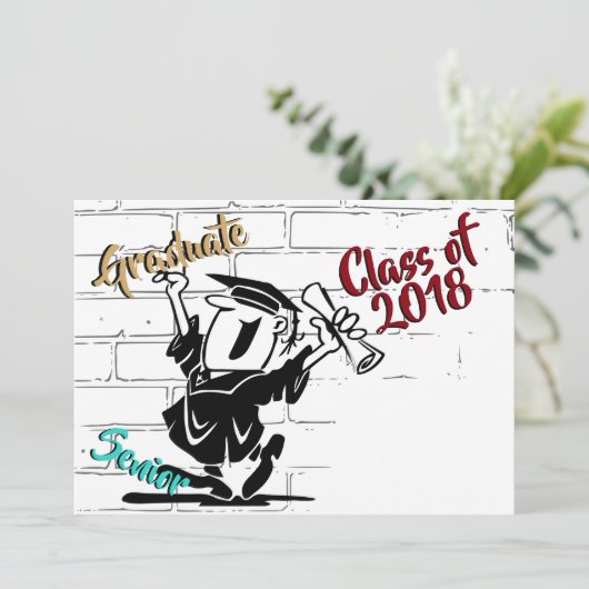 Funny Cartoon Senior Male 🎓 Graduate (Add Year) Einladung (Stehend Vorderseite)
