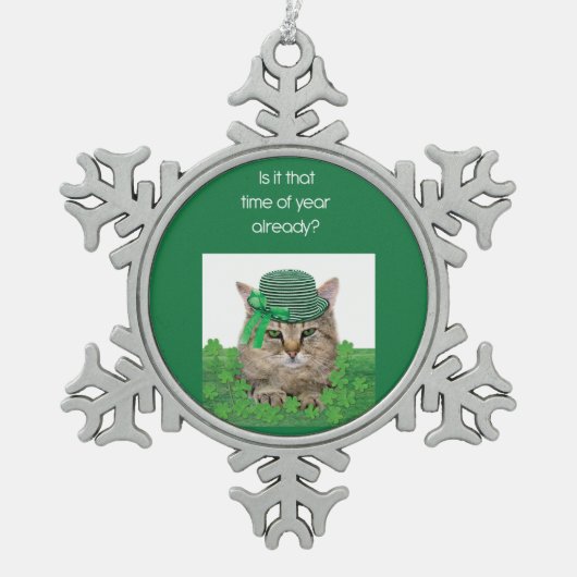Funny Cat am St. Patrick's Day Schneeflocken Zinn-Ornament (Vorderseite)