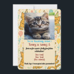 Funny Cat Birthday Einladungskarte - Benutzerdefin Einladung<br><div class="desc">Machen Sie mit dieser unglaublich witzig und bezaubernden Geburtstagseinladung Ihrem Furry-Freund den Geburtstag der Katze zum Kinderspiel! Mit einem festlichen Hintergrund voller spielerischer Katzen, Ballons und Konfetti ist diese Einladungskarte ideal, um Ihr Haustier stilvoll zu feiern. Passen Sie es mit den Foto- und Party-Details Ihrer Katze an, um eine einmalige...</div>