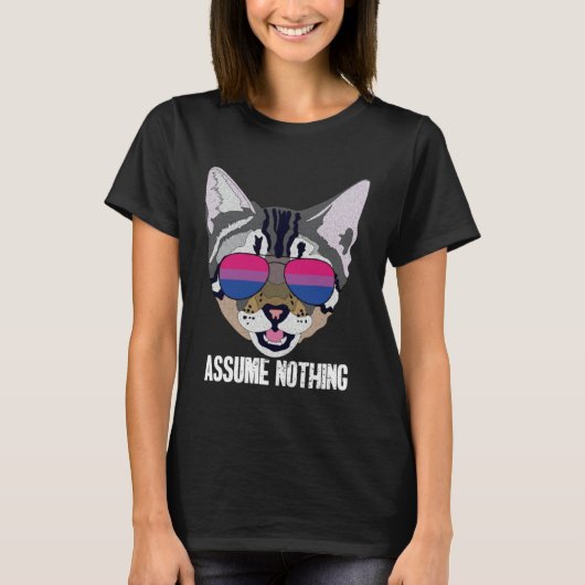 Funny Cat Bisexual Assume Nothing Bi Pride T-Shirt (Vorderseite)