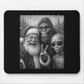 Funny Cat Christmas Bigfoot Alien Santa Snow Selfi Mousepad (Vorne)