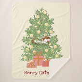 Funny Cat & Christmas Tree Merry Catnaps! Creme Sherpadecke (Vorderseite)