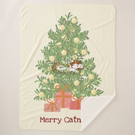 Funny Cat & Christmas Tree Merry Catnaps! Creme Sherpadecke (Vorderseite)
