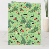 Funny Cat Christmas Tree Trouble Holiday Karte (Rückseite)